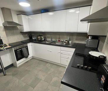 1 bedroom in a house share to rent - Photo 4