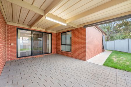 Modern Three Bedroom Home - Photo 3