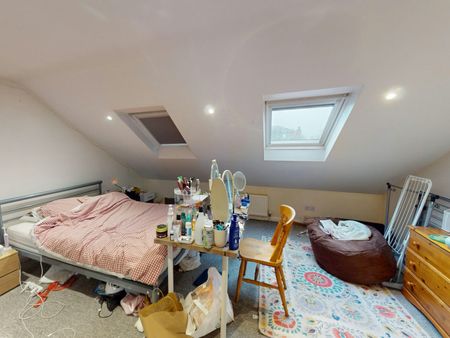 Terraced House to rent on - Photo 5