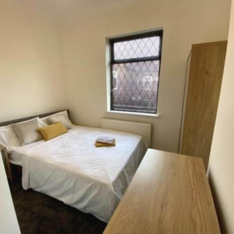 1 bedroom in a house share to rent - Photo 1