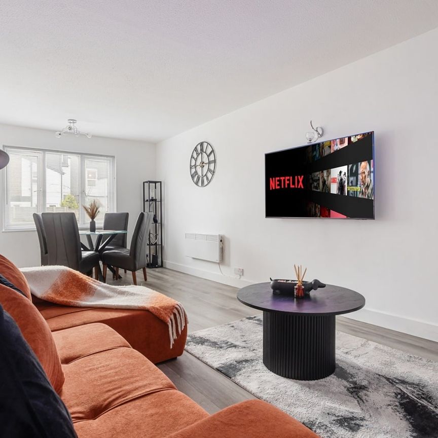 2 Bed Flat, Brocklesby Road, SE25 - Photo 1