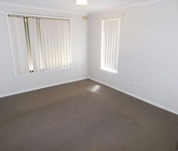 SPACIOUS TWO BEDROOM UNIT IN BALLARAT NORTH - Photo 2