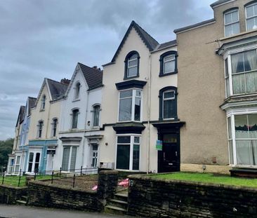 3 bedroom flat to rent - Photo 3