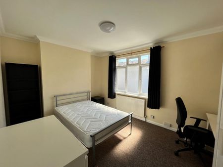 3 bedroom terraced house to rent - Photo 3