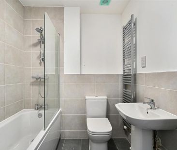 3 bedroom end of terrace house to rent - Photo 3