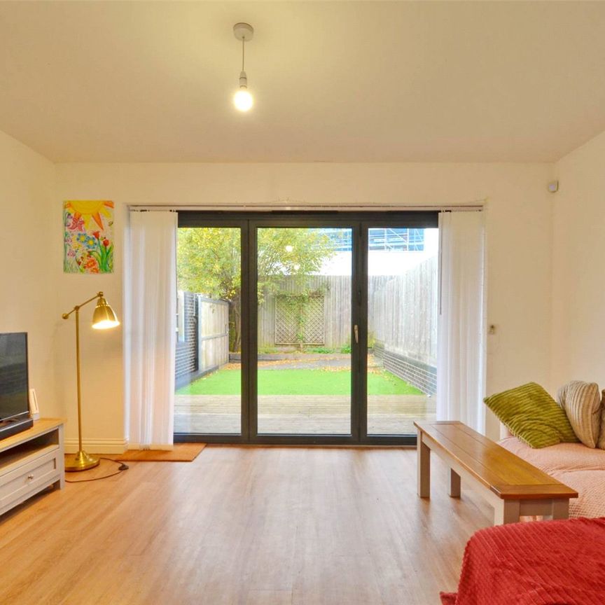 Durnford Avenue, Southville - Photo 1