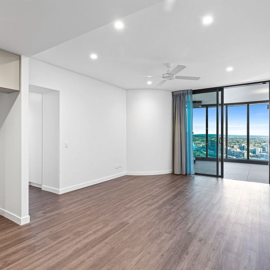 * Unfurnished * Two bedrooms apartment with great views, balcony and access to carpark - Photo 1