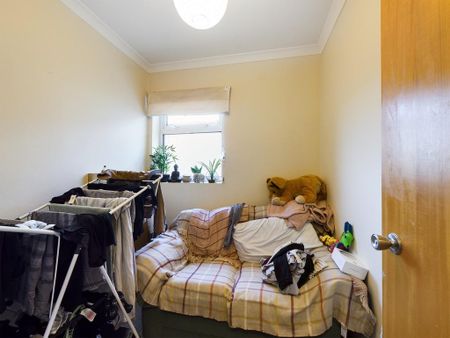 2 bedroom ground floor flat to rent - Photo 2