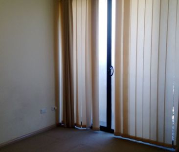 Two Bedroom Modern Apartment - Photo 2