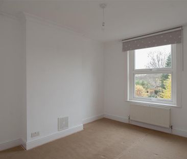 2 bedroom semi-detached house to rent - Photo 4