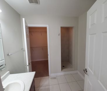 For Lease - 47 lothbury Drive, Brampton, Ontario - Photo 4