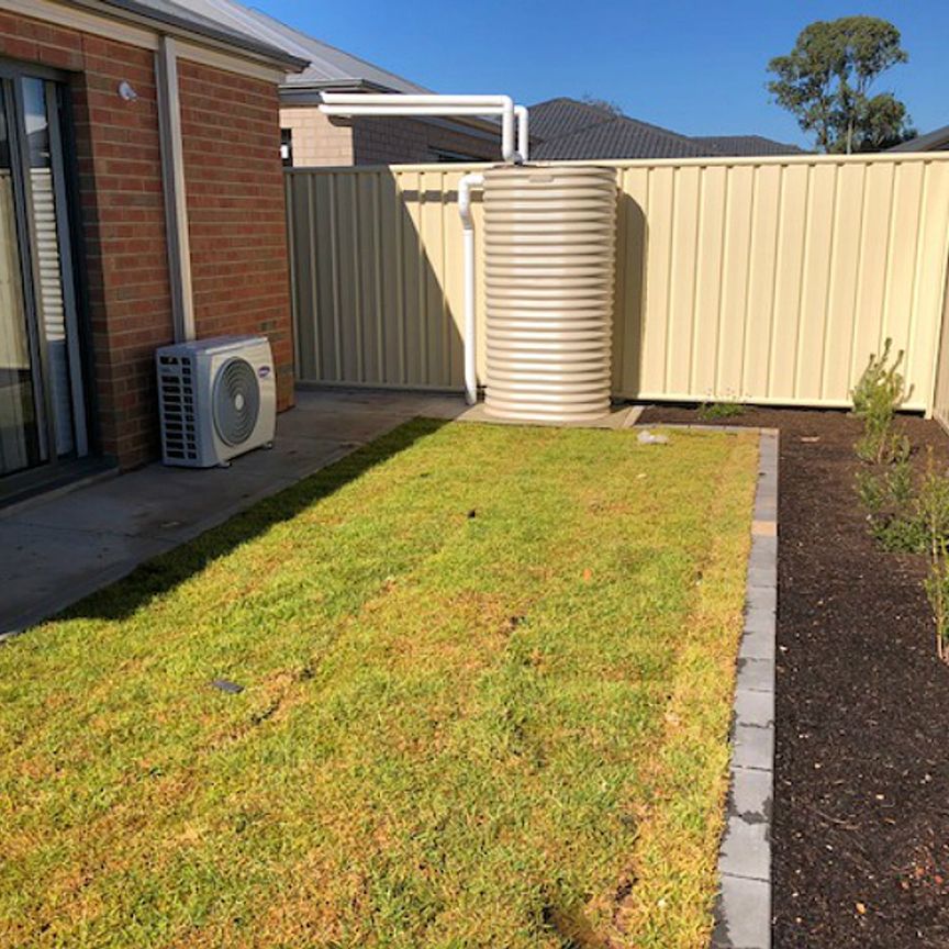 Modern 3 Bedroom Home in Munno Para West - Photo 1