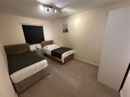 3 bedroom semi-detached house to rent - Photo 3