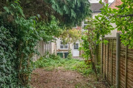 2 bedroom terraced house to rent - Photo 2