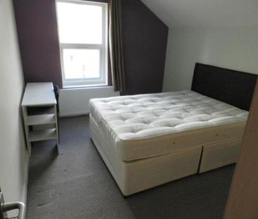 6 bedroom end of terrace house to rent - Photo 3