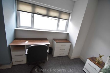 Room 1, North Avenue, Southend On Sea - Photo 4