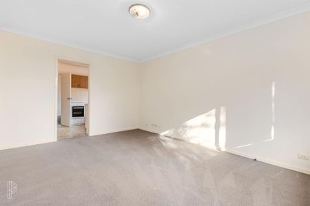 1-bedroom single level flat in a great location - Photo 4