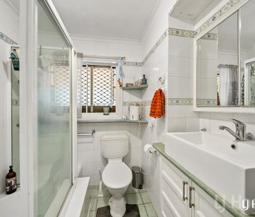 Charming 3 Bedroom Home - Photo 5