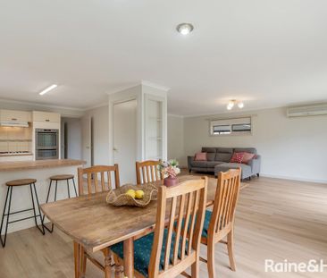 Fresh, Light-Filled Ease with Everyday Convenience - Photo 2