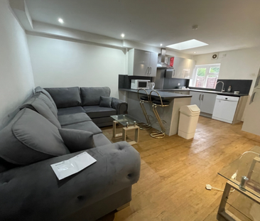 6 bedroom house to rent - Photo 1