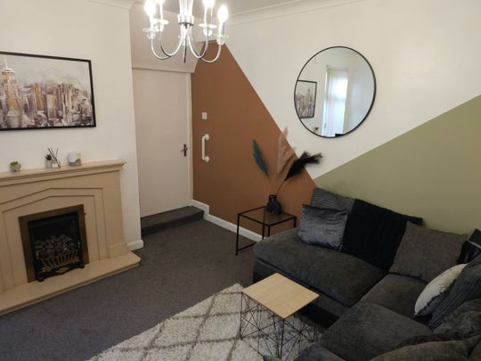 5 Bed Semi-Detached House, Richmond Mount, LS6 - Photo 1