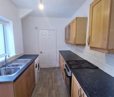 3 bedroom flat to rent - Photo 6
