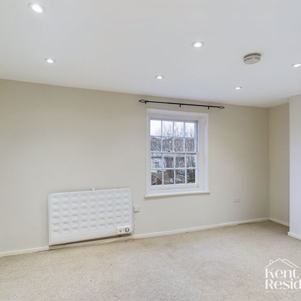 1 bed flat to rent in Burwood House, Maidstone, ME14 - Photo 1