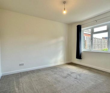 2 bedroom semi-detached bungalow to rent - Photo 2