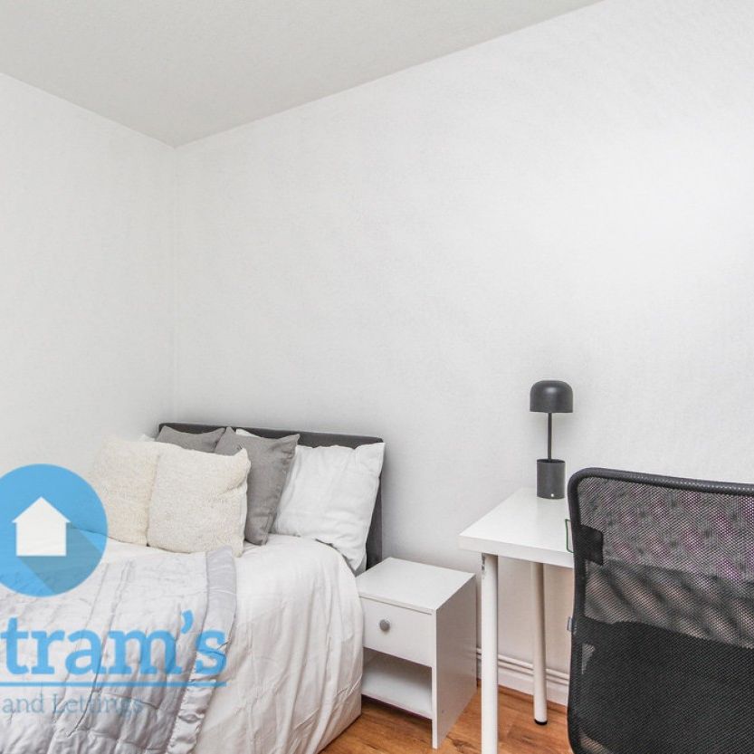 6 bed End Terraced House for Rent - Photo 1