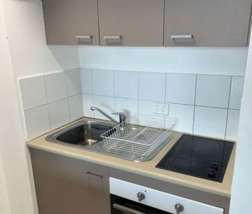 Modern Beachside Living in the Heart of Surfers Paradise - Furnished - Photo 2