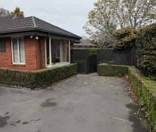 Easy Living On Edward Street - Photo 4