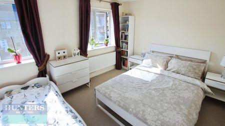 Holy Well Drive, Bradford, West Yorkshire, BD10 - Photo 4