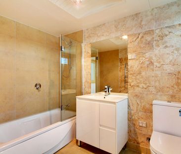 Modern two bedroom apartment - 6 Month Lease - Photo 6