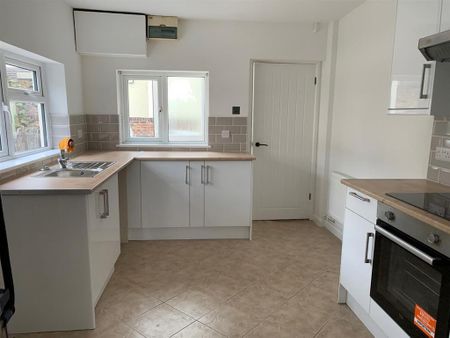 2 bedroom semi-detached house to rent - Photo 2