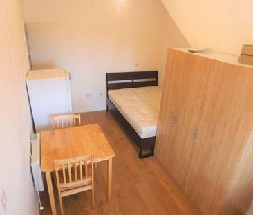 Studio to rent - Photo 5