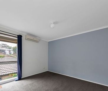 13 English Court, Phillip ACT 2606 - Townhouse For Rent | Domain - Photo 5