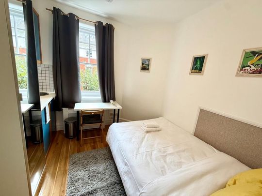 Flat 305 Fulham Palace Road, Fulham W6 9HH - Photo 1