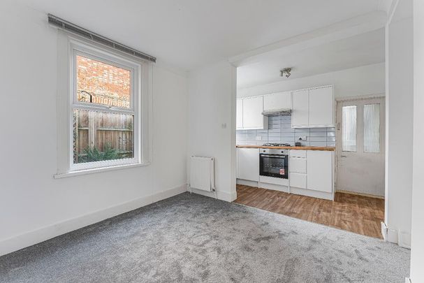 2 bedroom maisonette to rent - Photo 1