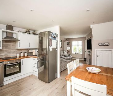 2 bedroom semi-detached house to rent - Photo 5