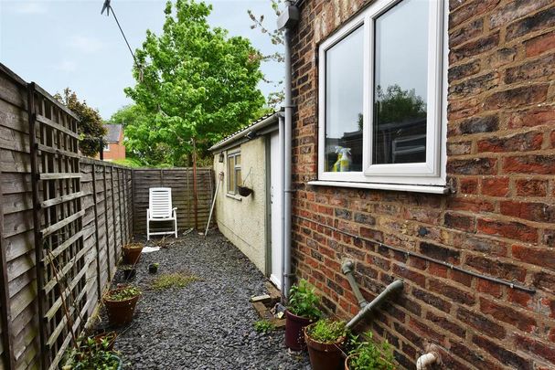 3 bedroom house to rent - Photo 1