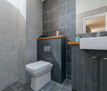 Apt 3, Eagle House - Photo 5