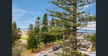 Stylish beachside apartment with beautiful outlook - Photo 4