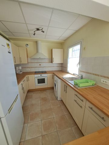 GRAND STUDIO MEUBLE 40 m² AVEC TERRASSE + PARKING, - Photo 3