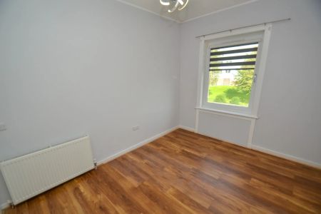 3 bed flat to rent in Tannadice Avenue, G52 - Photo 5