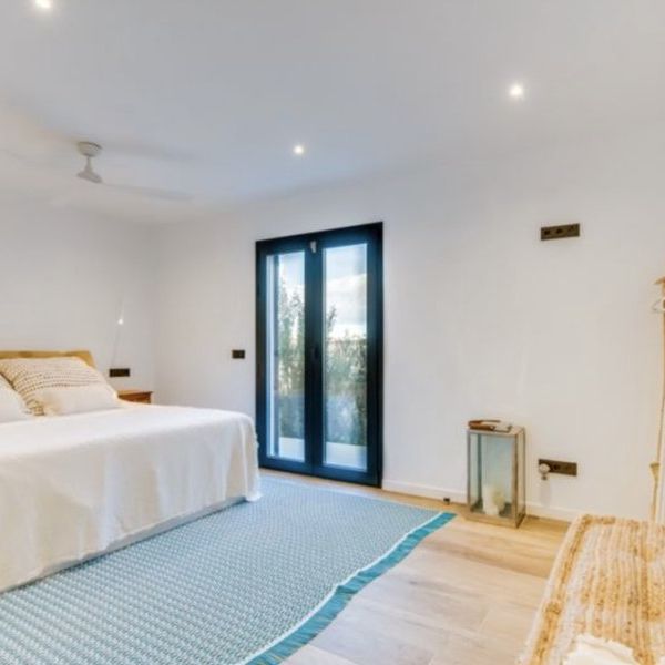 3 Bedrooms - Photo 1