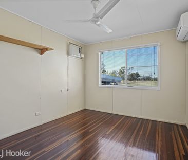 FULLY AIR CONDITIONED LARGE FAMILY HOME - Photo 5