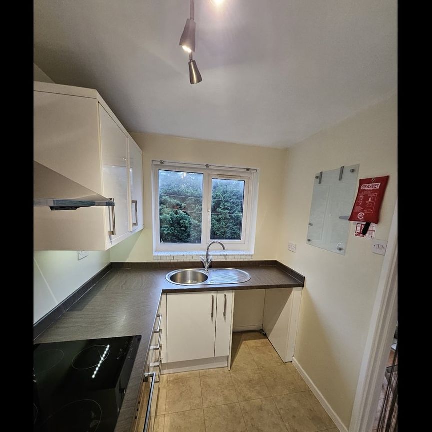 1 Bed Maisonette, Old Church Green, B33 - Photo 1