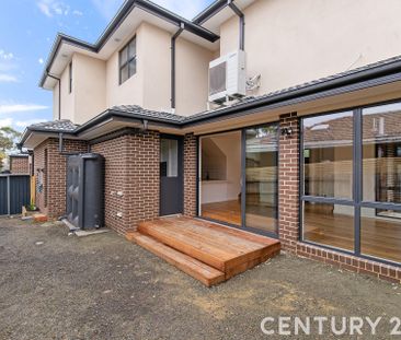 Near New 3-Bedroom Townhouse in Noble Park&excl; - Photo 2