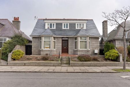 4 bedroom detached house to rent - Photo 4