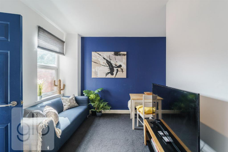 1 bedroom in a house share to rent - Photo 2